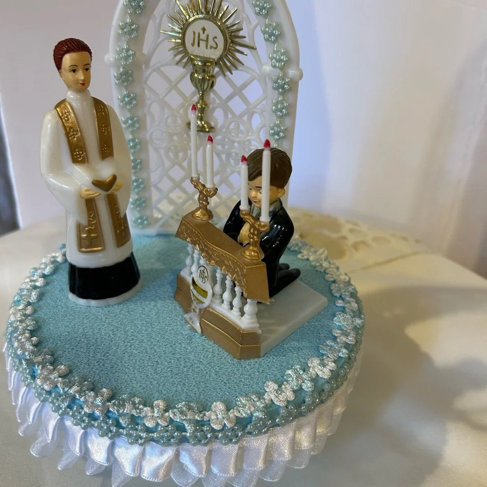 Elegant First Communion Cake Topper with Gold and White Accents